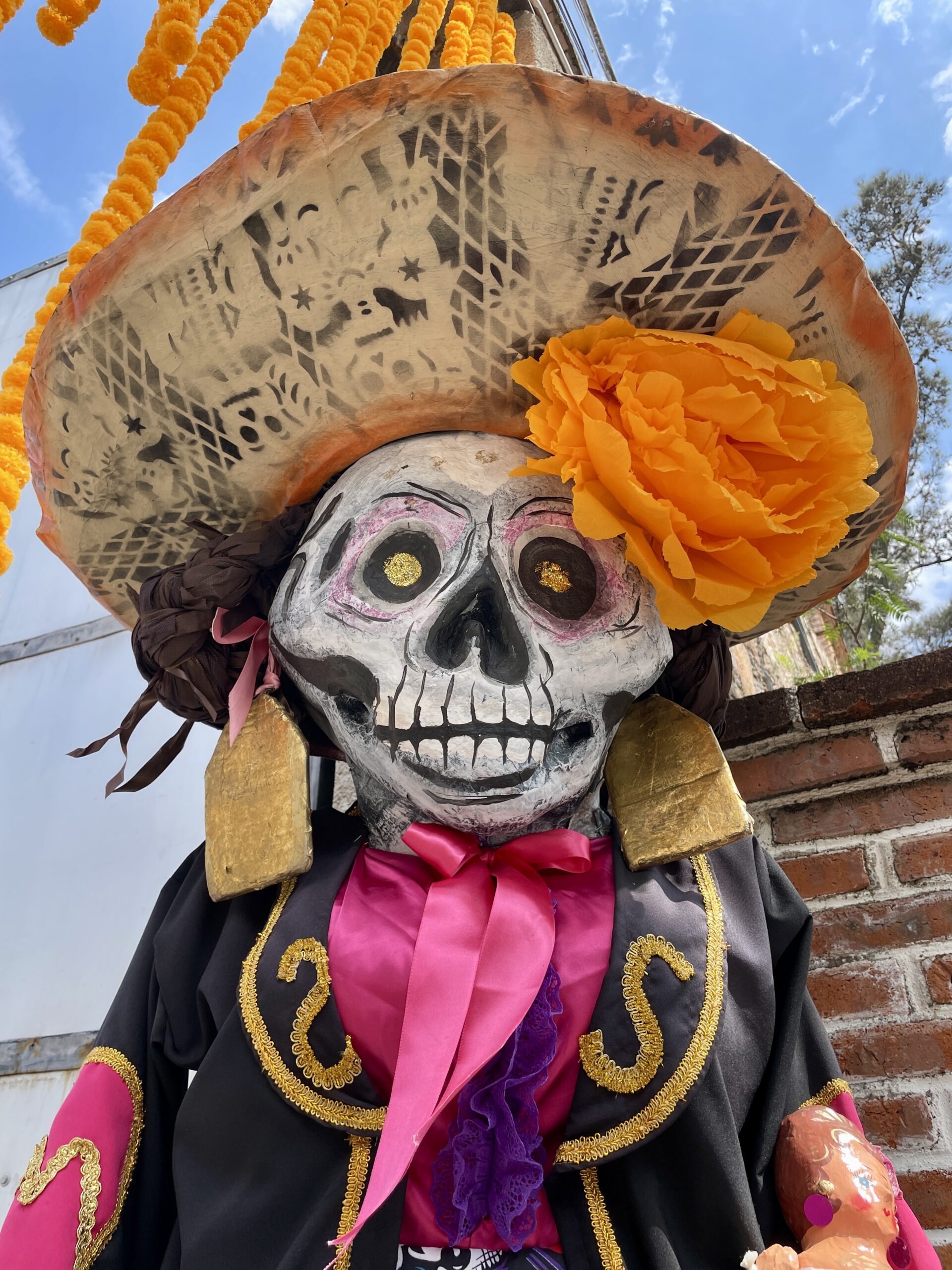 The Artistry and Symbols of Diá de Los Muertos in Central México